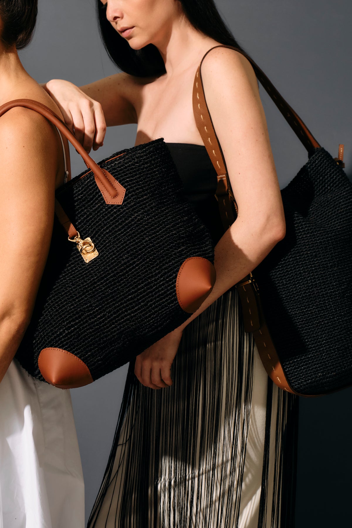 ARIARI - Black